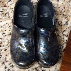 Dansko clog. Iridescent color.